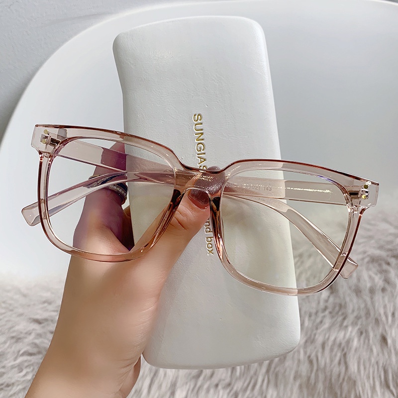 Kính mắt chống ánh sáng xanh sử dụng tiện lợi khi ngồi máy tính lâu thời trang