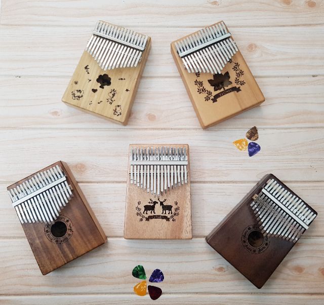 Đàn Kalimba BMS gỗ mahogany 17 phím kèm túi đựng + búa chỉnh âm + dán nốt + hướng dẫn (hình nai)