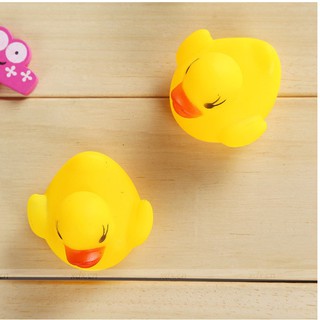 Vịt thả bồn, chậu tắm cho bé