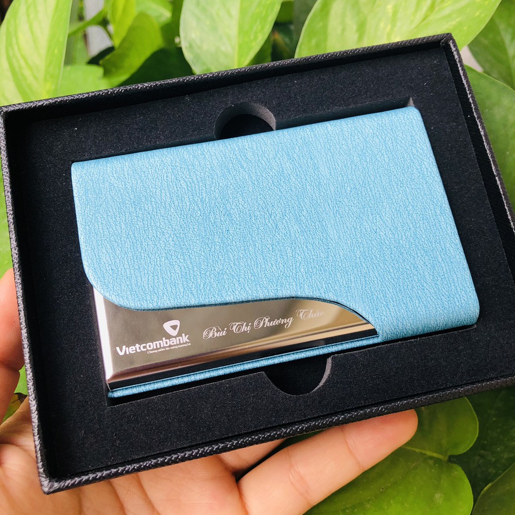 Mẫu hộp đựng namecard, ví đựng thẻ khắc logo Vietcombank màu sắc nhã nhặn dành cho nữ