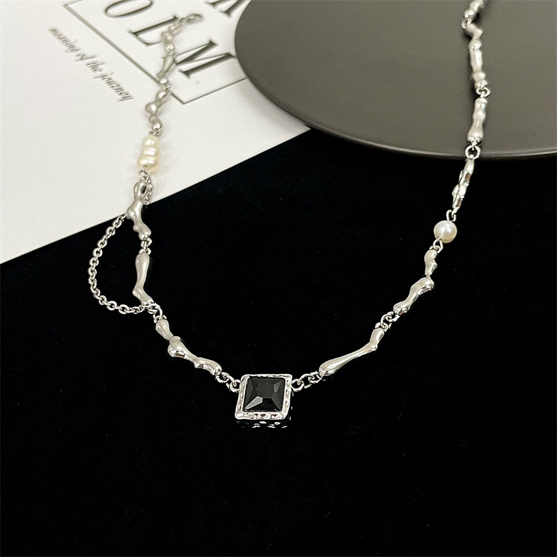 Vòng cổ Màu Đen Đính Ngọc Trai Thiết Kế Không Đều Cao Cấp Thời Trang