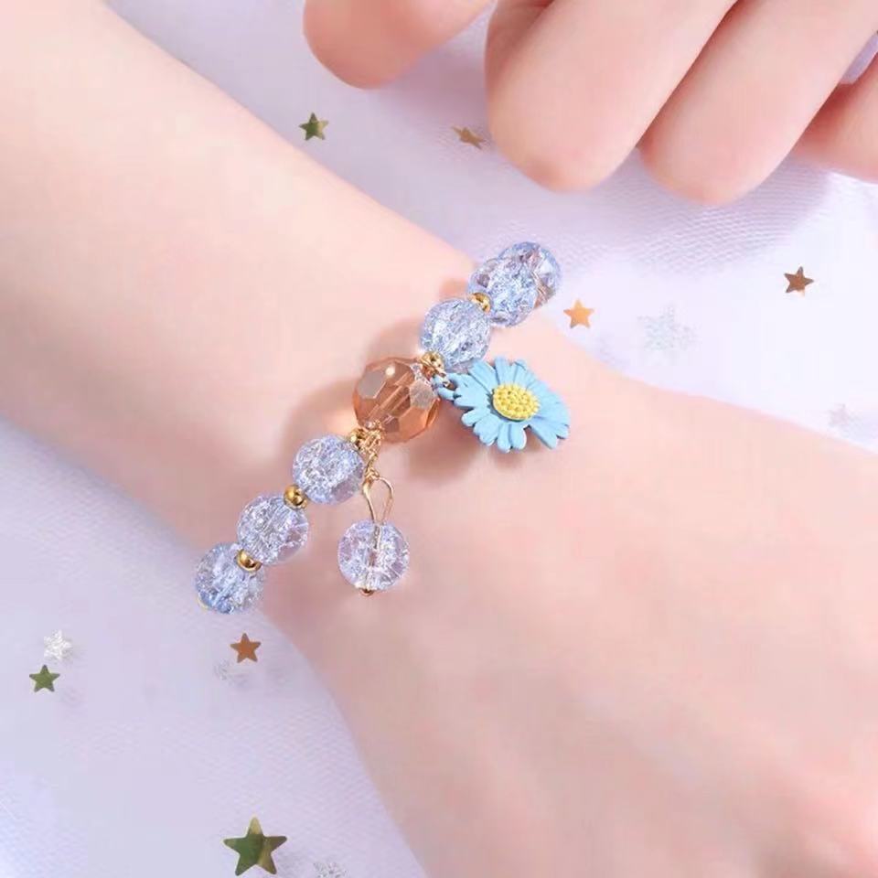 Vòng tay nữ xỏ hạt pha lê trong suốt phối mặt hình hoa cúc nhỏ