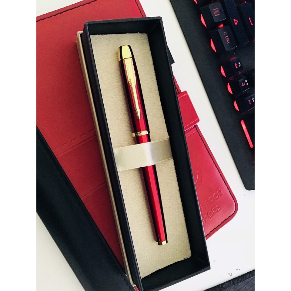 BÚT KÝ PARKER ĐỎ BÓNG CÀI VÀNG CAO CẤP  BÚT KÝ CAO CẤP
