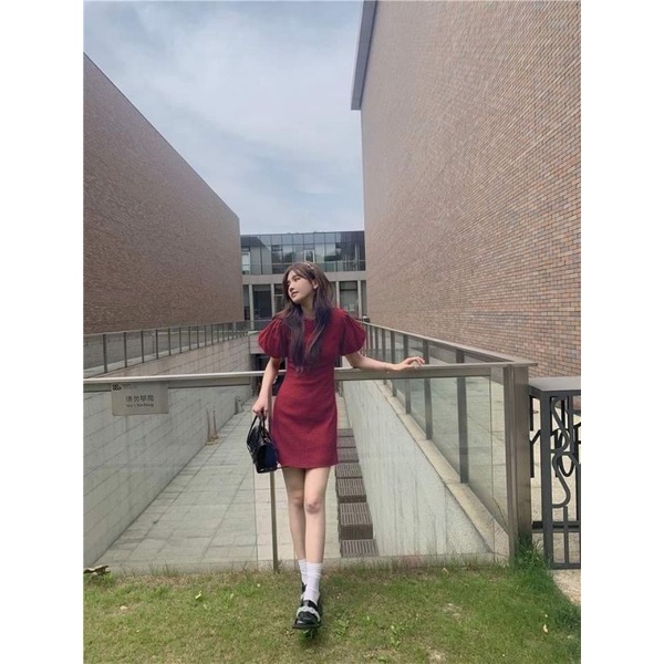 Đầm xốp đỏ cổ tròn tay phồng