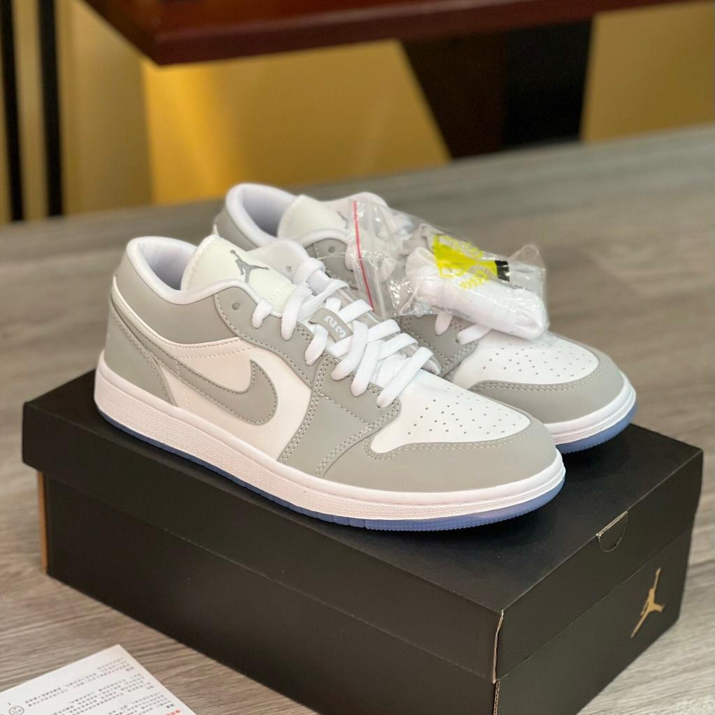 Giày Thể Thao Jordan 1 Cổ Thấp Màu Ghi Xám Nam Nữ