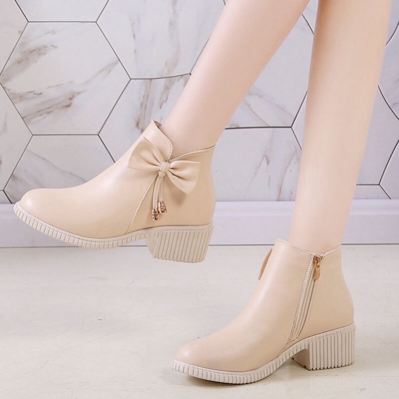 Giày Bốt nữ tính đính nơ 2 bên có khoá kéo, giày bốt cổ ngắn mặc cùng váy đế cao 5cm, giày bốt dịu dàng. | BigBuy360 - bigbuy360.vn