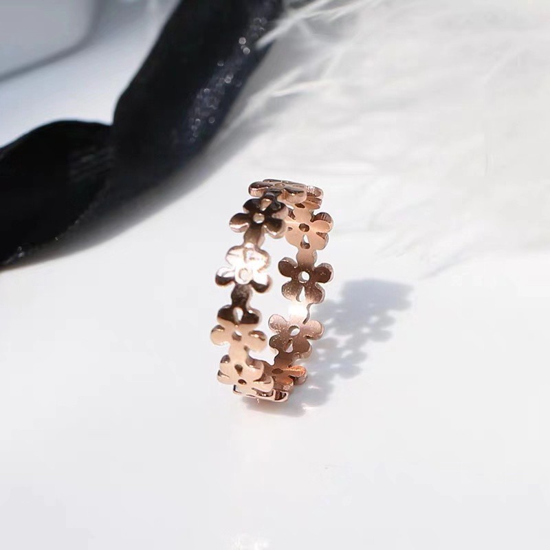 Nhẫn thép titan mạ vàng hồng 18K họa tiết hoa nối đuôi phong cách Hàn Quốc dễ phối đồ