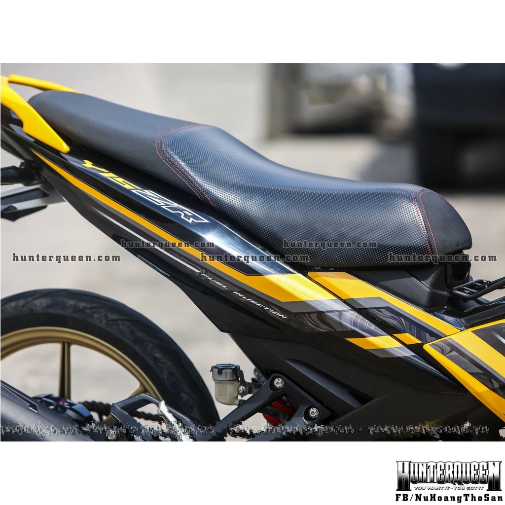 Tem rời Y15ZR hot nhất, in UV cao cấp, Dán xe Exciter 150 đời 2016-2018 màu đen vàng. Mẫu decal hoa văn chìm ẩn