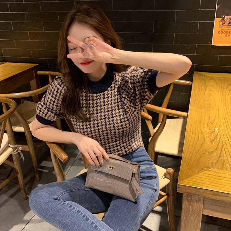 Áo Thun Dệt Kim Ngắn Tay Cổ Tròn Dáng Ôm Họa Tiết Caro Retro Cho Nữ