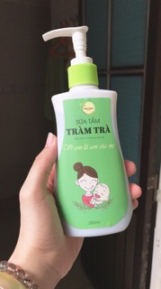 Sữa tắm tràm trà cho bé