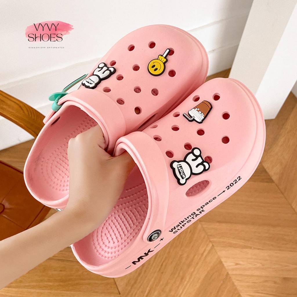 Dép Cross nữ kèm charm, dép bánh mì nữ đế cao siêu dễ thương, cực êm chân giúp cho outfit của bạn chất hơn