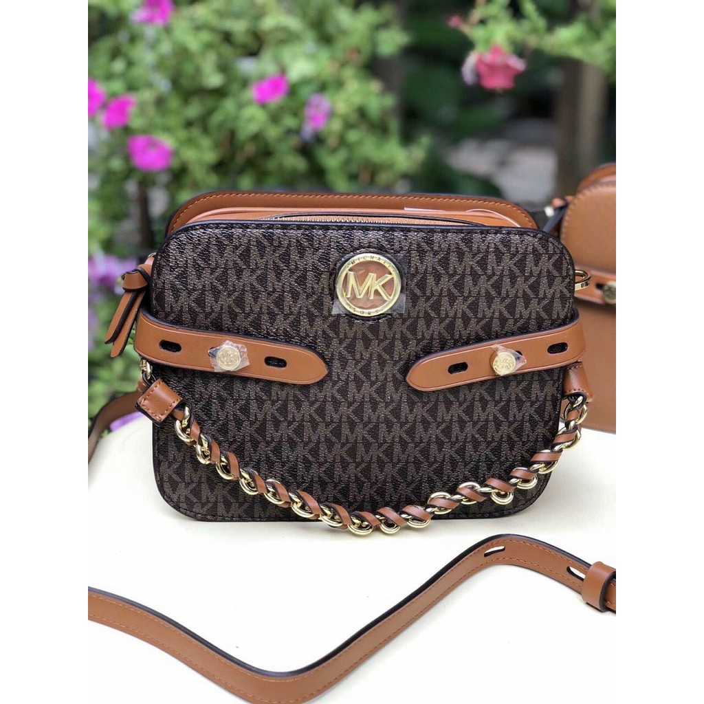 MichaelKors Carmen Large Camera Crossbody Bag. Túi MK mẫu mới nhất 2021 sang chảnh đốn tim các chị em về đây!0905616969