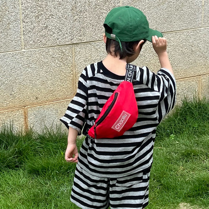 Túi Đeo Chéo Trước Ngực Mini Siêu Nhẹ In Chữ Phong Cách Mới Cho Bé Trai