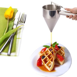 Phễu rót bột làm bánh