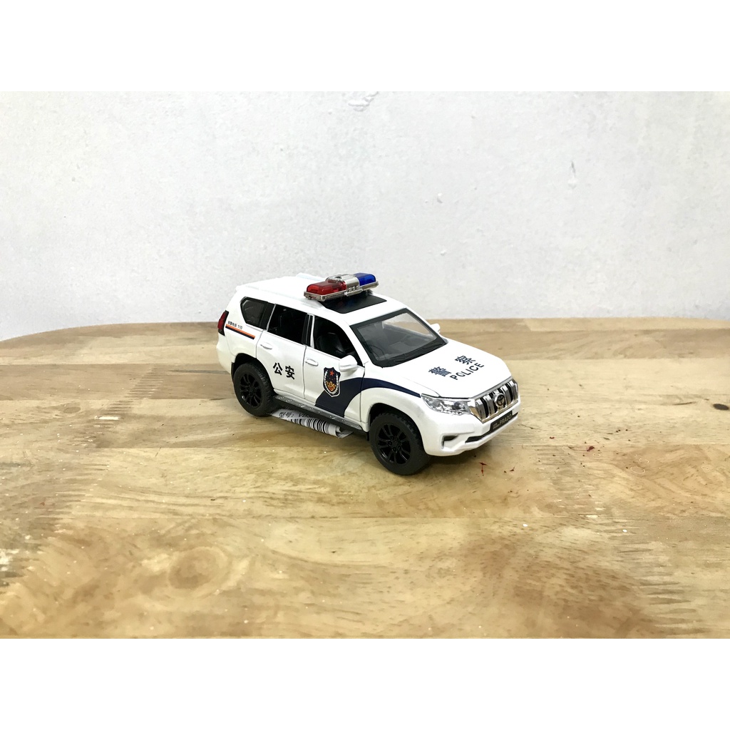 Mô hình xe cảnh sát Toyota Landcruiser Prado _ Tỷ lệ 1:32