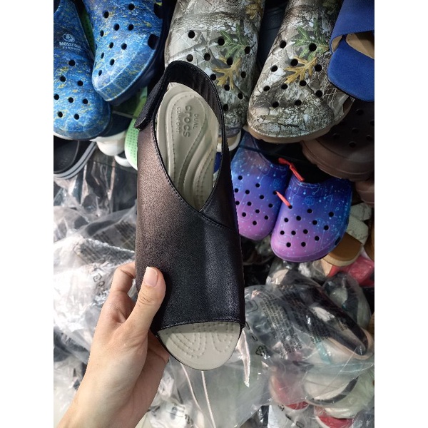 Hàng giá kho -Dép đế Xuồng Crocs Quai dán, che nắng tốt, da mềm
