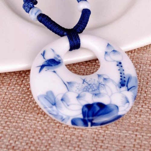 Vòng cổ mặt gốm sứ họa tiết tinh tế sang trọng