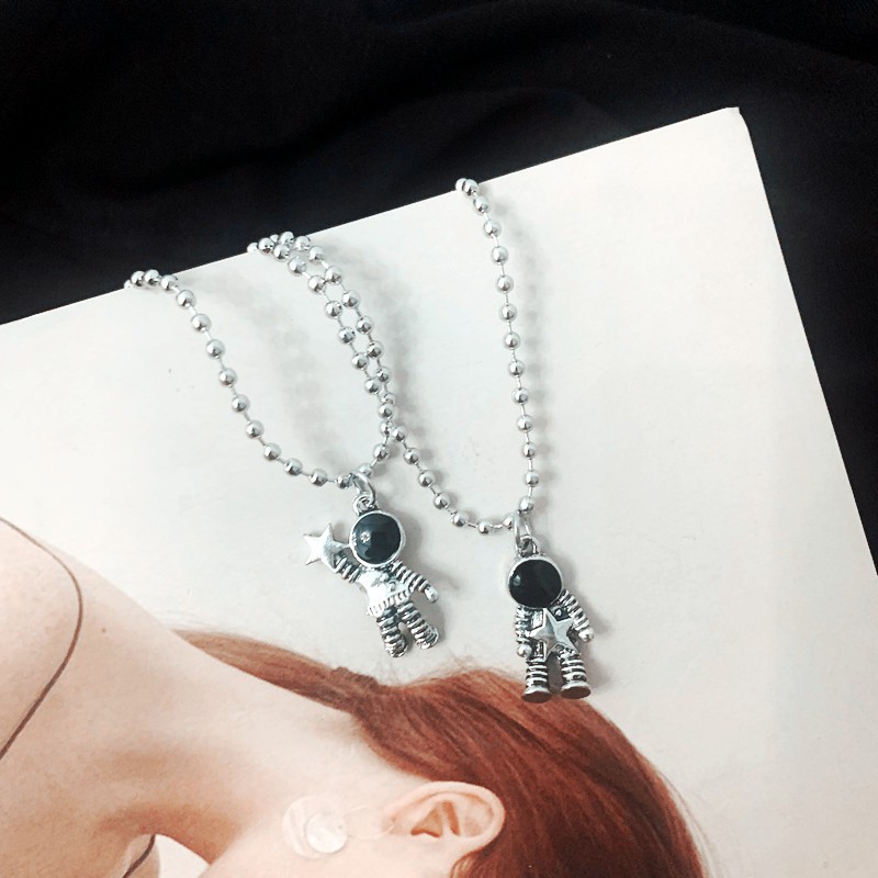 Dây Chuyền Mặt Hình Phi Hành Gia Cá Tính Hợp Thời Trang