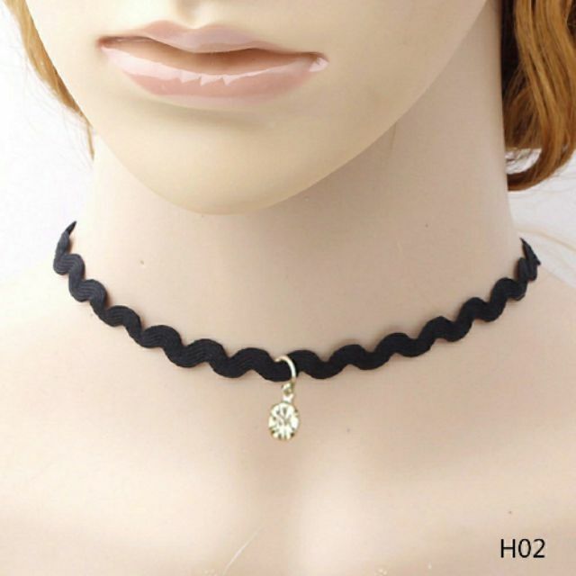 Vòng cổ lượn sóng đính hạt
