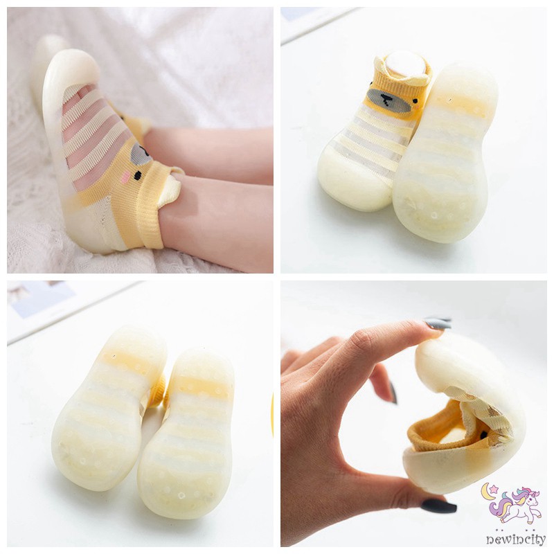 Giày thoáng khí mang trong nhà họa tiết dễ thời trang cho trẻ em