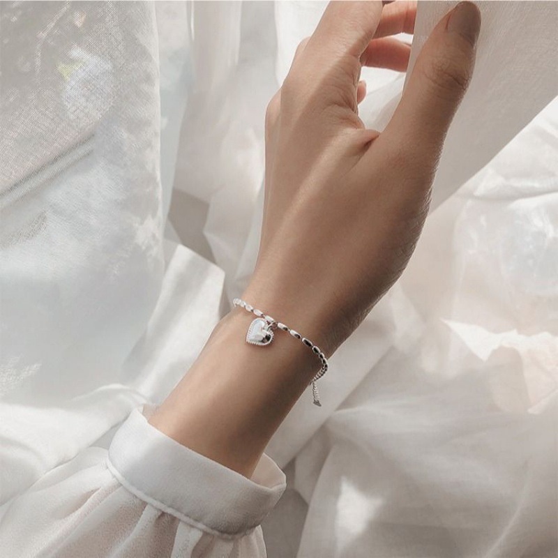 Vòng Tay Chuỗi Hạt Hình Trái Tim Màu Bạc Thời Trang Cho Nữ