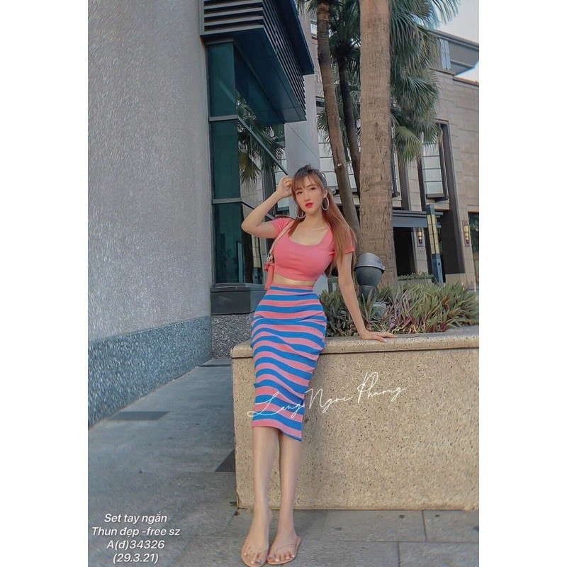 [ Mã FAMAYWA2 giảm 10K đơn 50K] Sét bộ nữ áo trơn + chân váy sọc ôm body | BigBuy360 - bigbuy360.vn