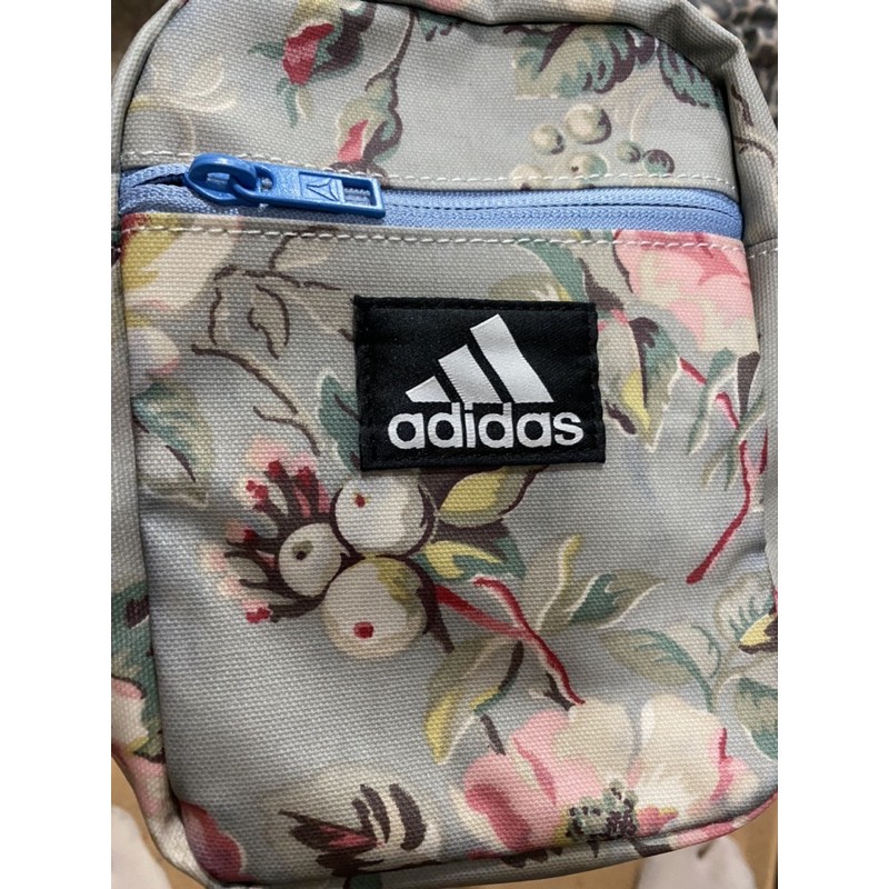 Túi đeo chéo mini adidas hoạ tiết hoa