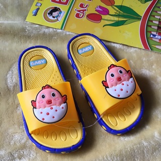 Dép bé trai hình gà con siêu cute