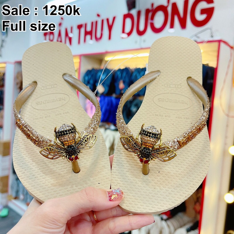 Mẫu dép mix charm 2022