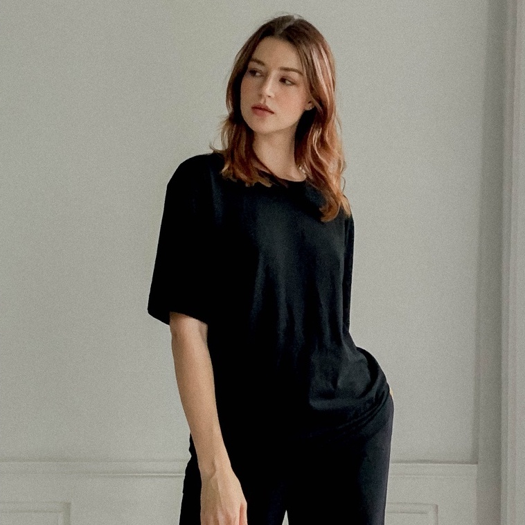 Áo Thun Tay Lửng Cổ tròn Form Oversize màu Đen Basic Resty