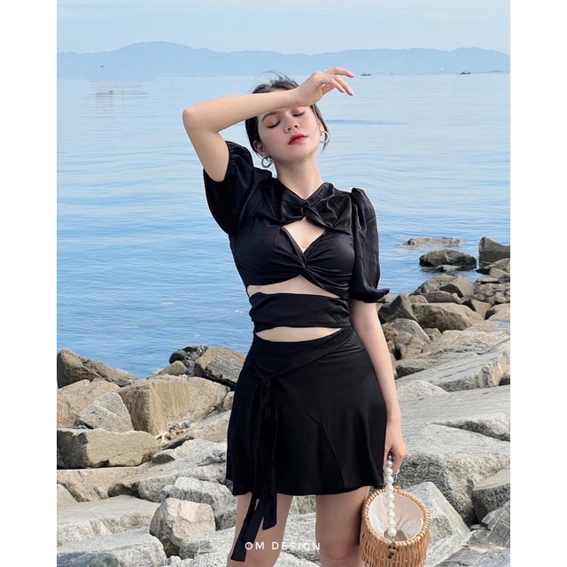 Set áo crop buộc dây kèm váy Lacy