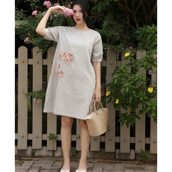 Đầm suông Linen Bột Premium thêu hoa dáng lửng tay bom