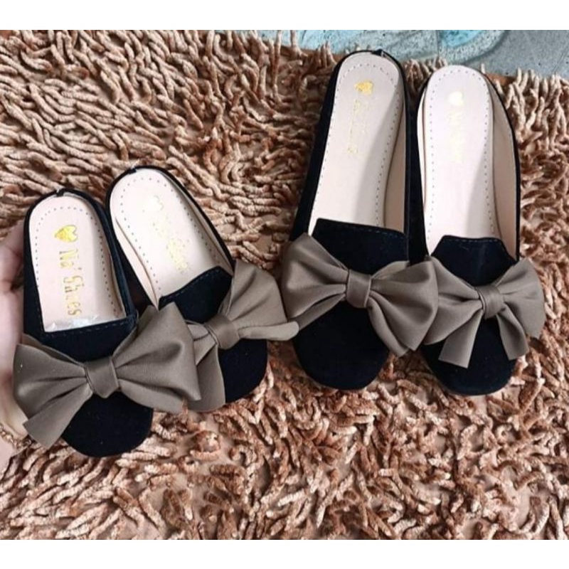 Sục đôi mẹ và bé da lộn