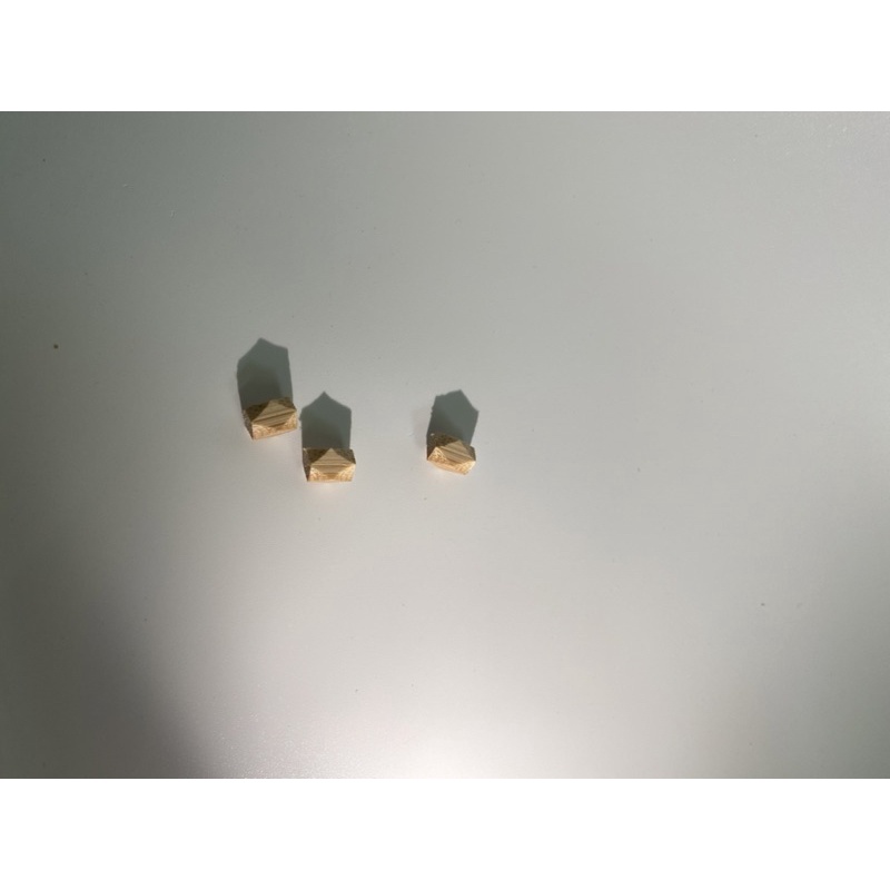 Bộ 3 viên bi, vấu chân lồng khuyên siêu nét phí cực đẹp.