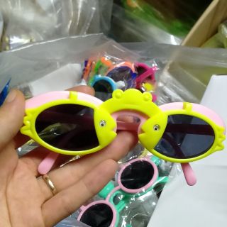 Kính mắt con cá cho bé