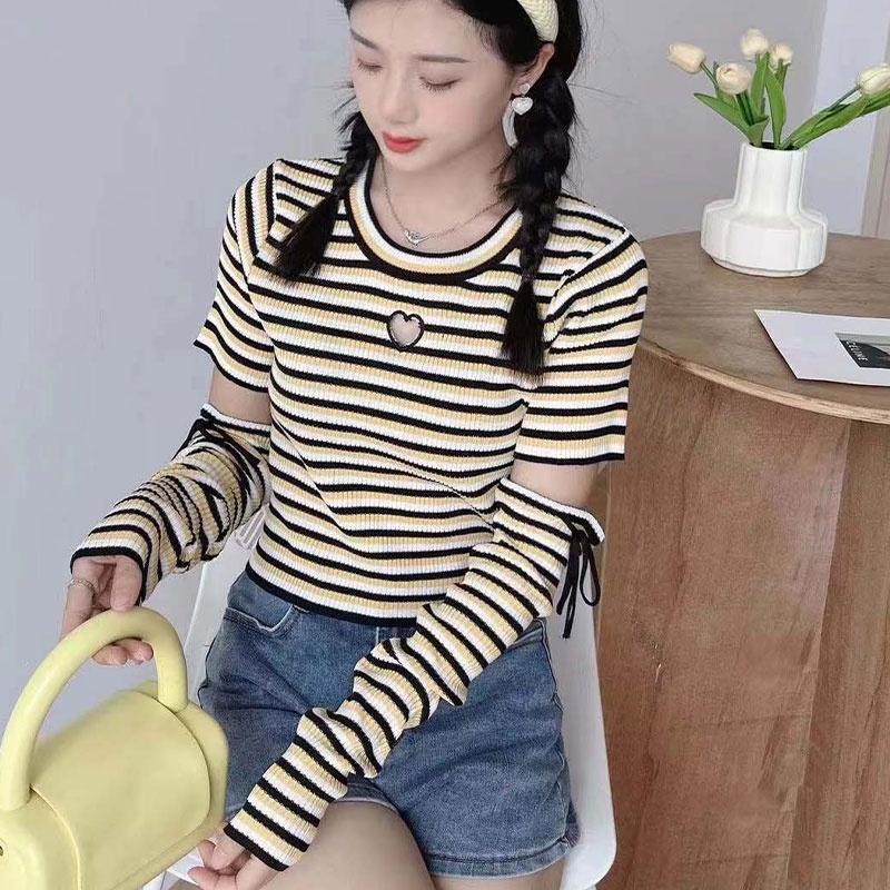 Áo Thun Nữ Ngắn Tay Cổ Tròn Sọc Ngang Thời Trang Hàn Mới