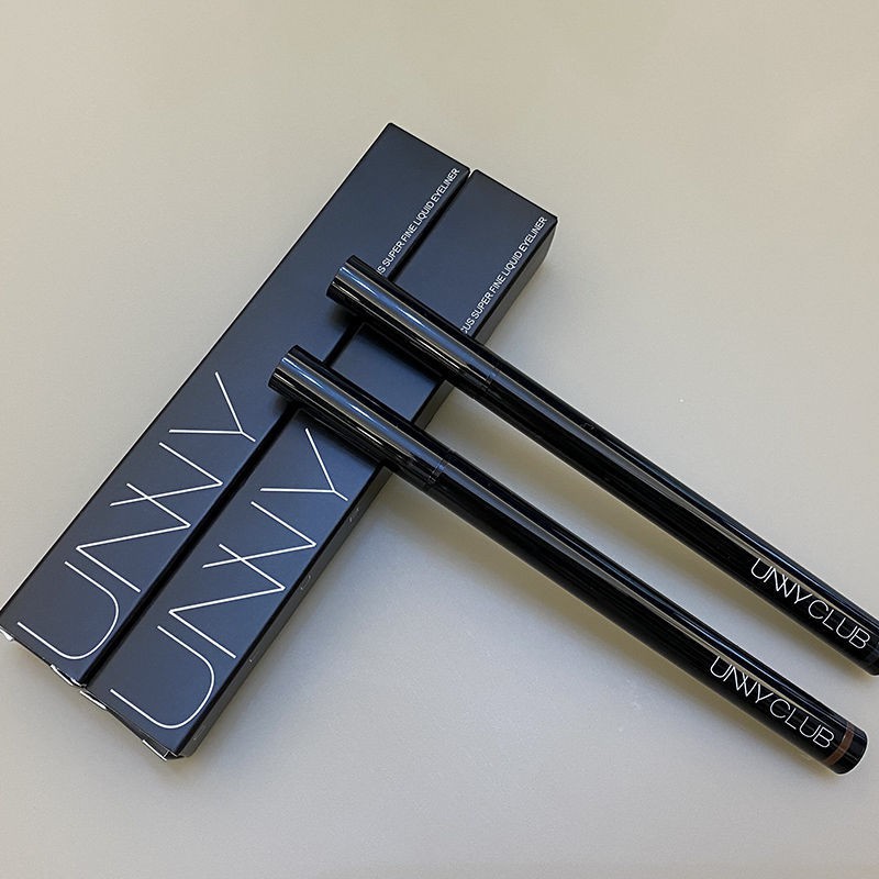 Bút kẻ mắt Unny mịn mượt 11.8 | BigBuy360 - bigbuy360.vn