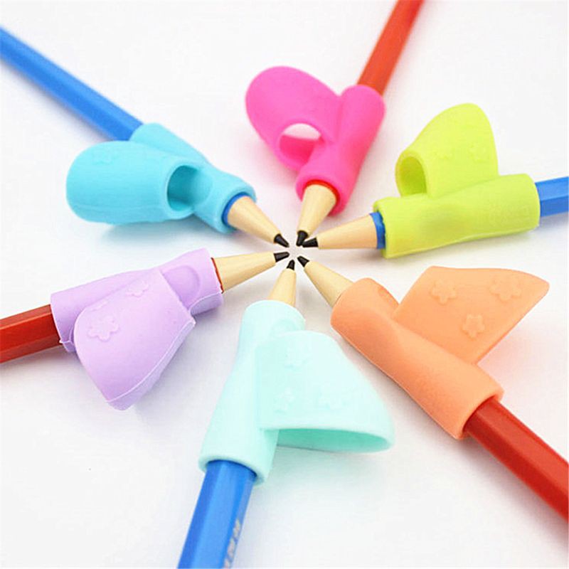 6 dụng cụ điều chỉnh tư thế cầm bút cho trẻ em
