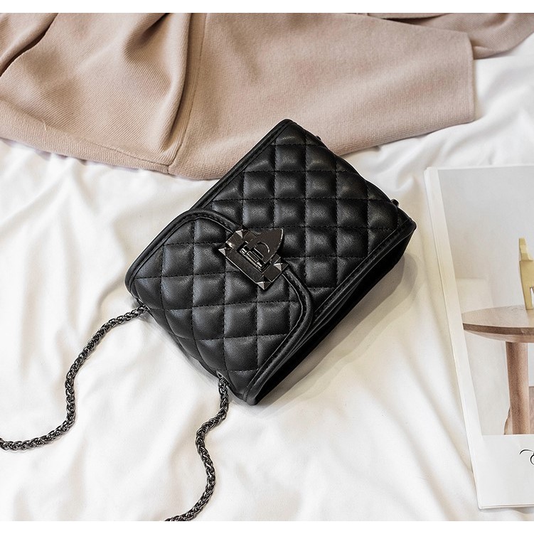 Sale túi đeo chéo VQKGĐ cực chất! | BigBuy360 - bigbuy360.vn