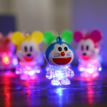 Móc khóa hình Doraemon có đèn LED dễ lắp đặt