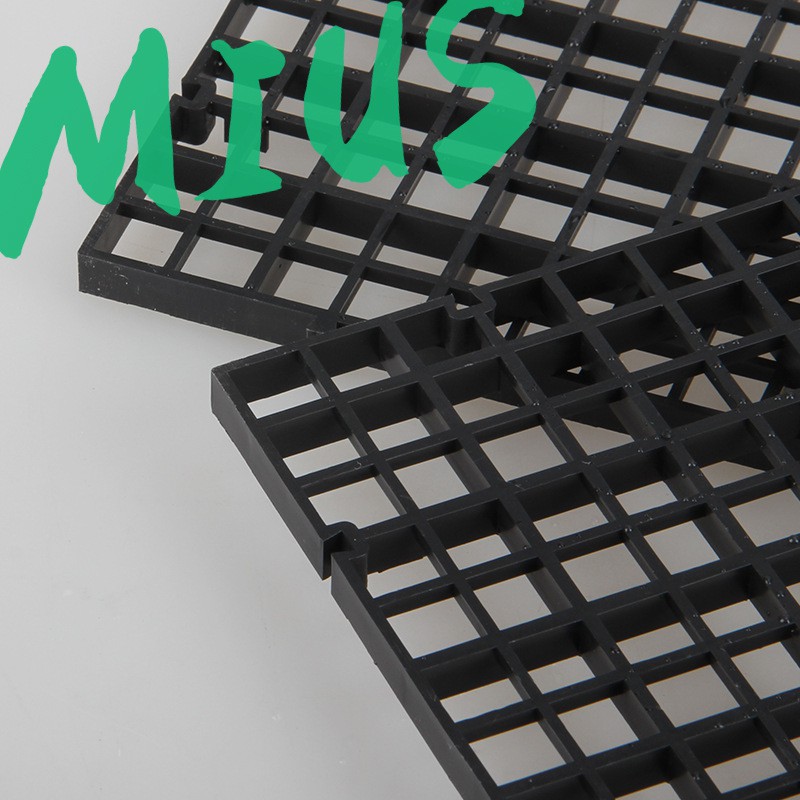 Tấm lưới lọc đáy bể cá Mius , vách bể bán cạn màu đen có khớp nối