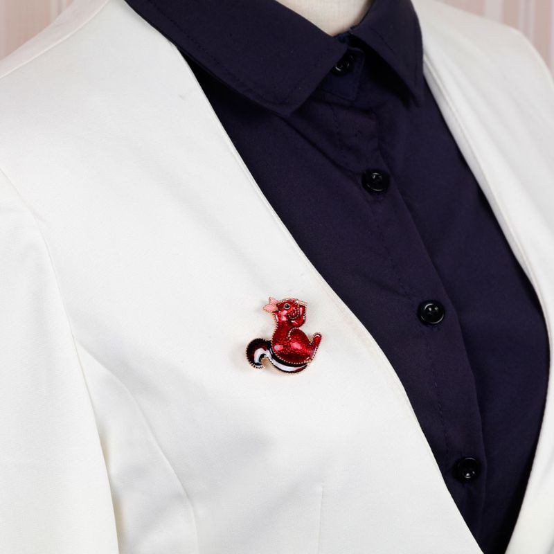 Huy hiệu cài áo kiểu dáng chú sóc đáng yêu