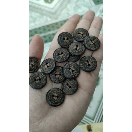 Nút gỗ cổ khắc hoa văn