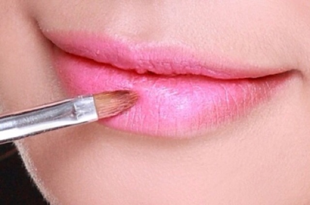 Cọ môi cao cấp có nắp đậy