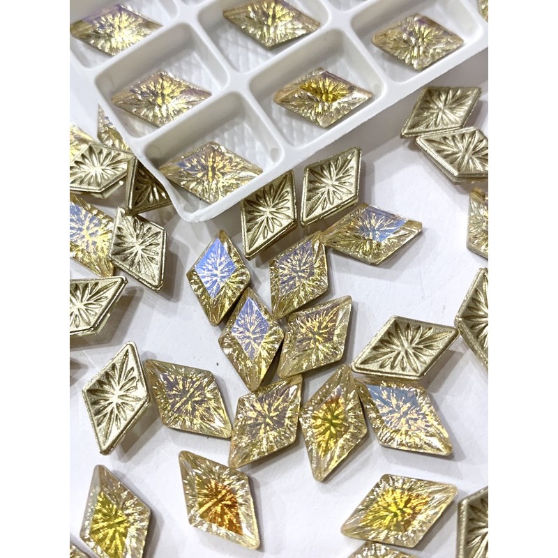 ĐÁ KHỐI HÌNH THOI TIA.CÓ NHIỀU MÀU