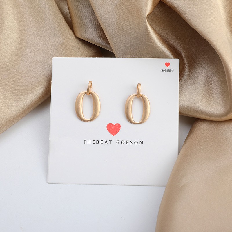 Khuyên tai tròn oval