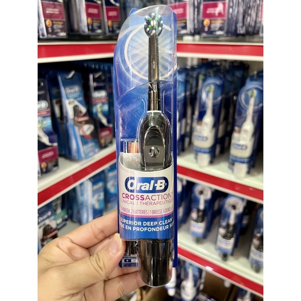 Bàn Chải Pin Oral-B Clinical - Đầu CrossAction, Màu đen - Dùng pin AA