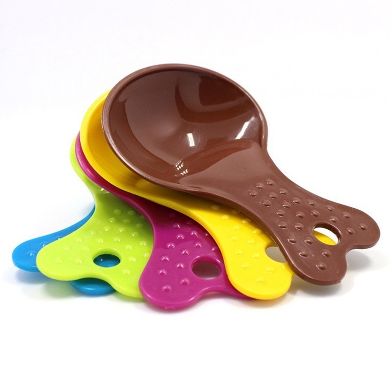 Thìa xúc thức ăn cho thú cưng làm từ nhựa kích thước 10.5cm*7.3cm nhiều màu sắc