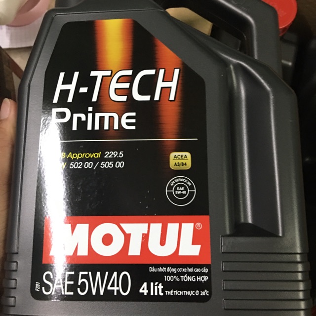 Nhớt ô tô hàng Motul