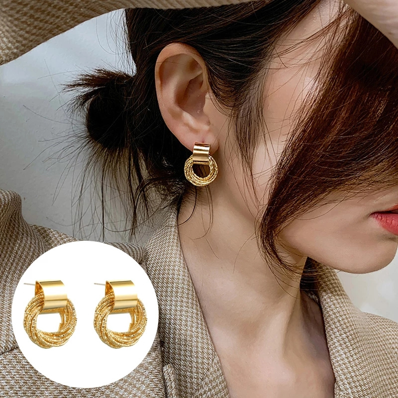 Đôi bông tai tròn thời trang nữ tính